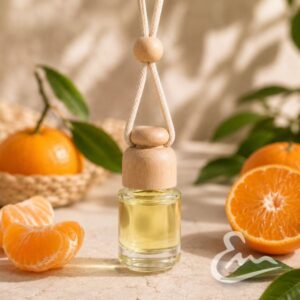 ambientador de coche de mandarina con aroma cítrico, dulce y afrutado. formato colgante con tapón de madera, ideal para perfumar el coche.