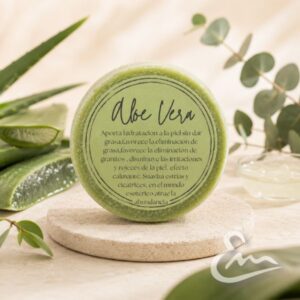 jabón esponja natural de aloe vera con propiedades hidratantes y calmantes. limpia la piel y ayuda a dejarla suave, fresca y confortable.