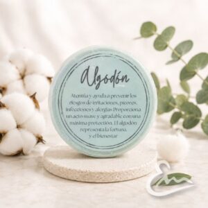 jabón natural de algodón para una limpieza suave y agradable. ideal para el cuidado diario, dejando una sensación de suavidad, confort y bienestar.